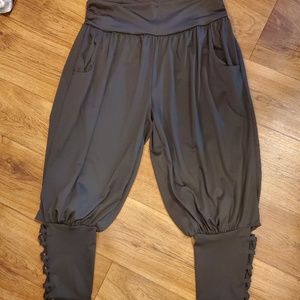 NWOT black Harem style Capris